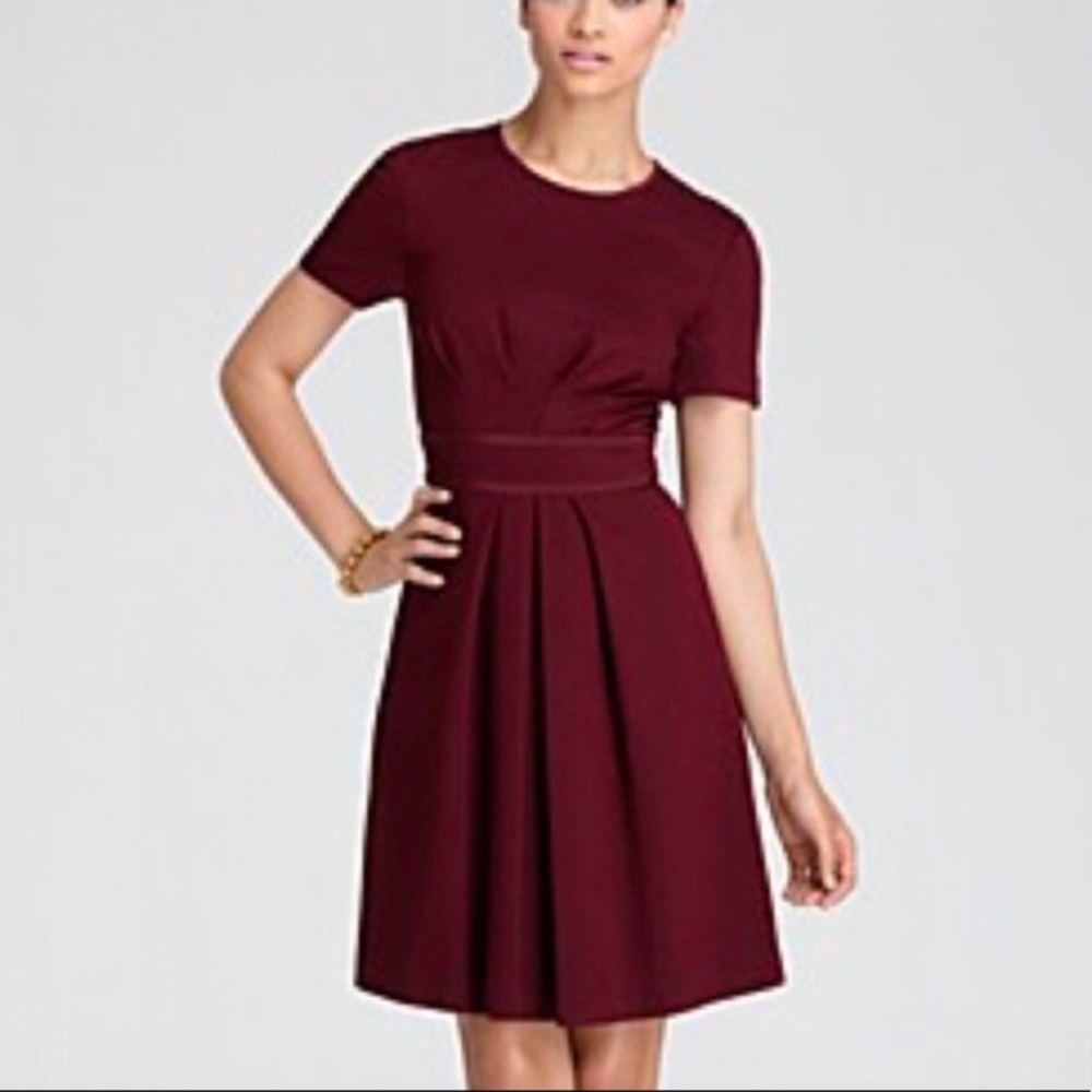 Trina Turk Burgundy Pleated Minimalist Fit & Flare Short Sleeve Dress sz M